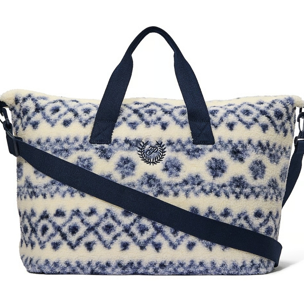 Victoria's Secret
Cozy Plush Weekender Bag
